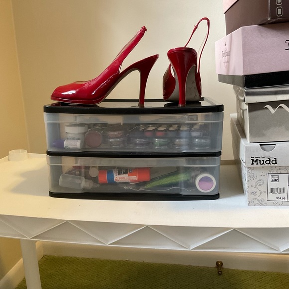 Lady in Red, indeed.. - Picture 4 of 5